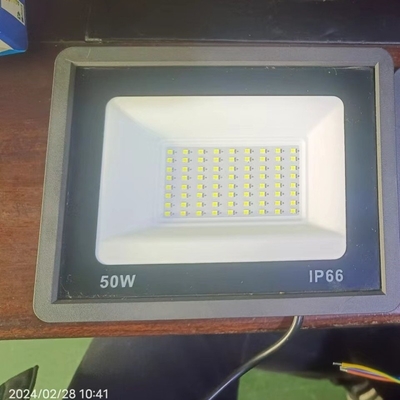 10wから200w 3年保証 シンプルなデザイン 防水 庭園や公園のためのLEDスポットライト