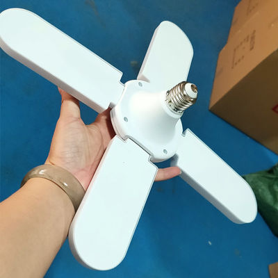 倉庫のガレージ2700K E27 B22の基盤が付いている屋内ファン ライト